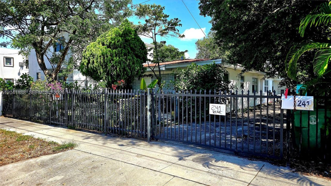 241 NW 32nd St, Miami, FL 33127 Photo