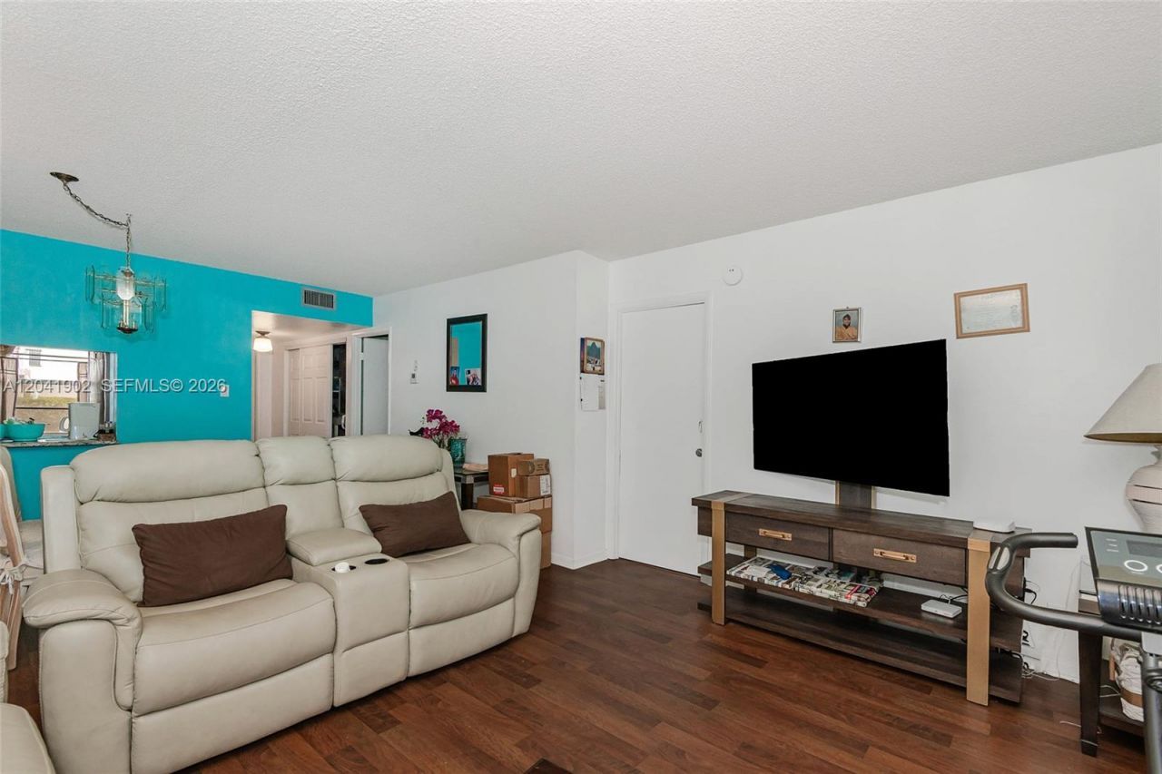 7200 NW 4th Pl , Unit 101, Margate, FL 33063 Photo