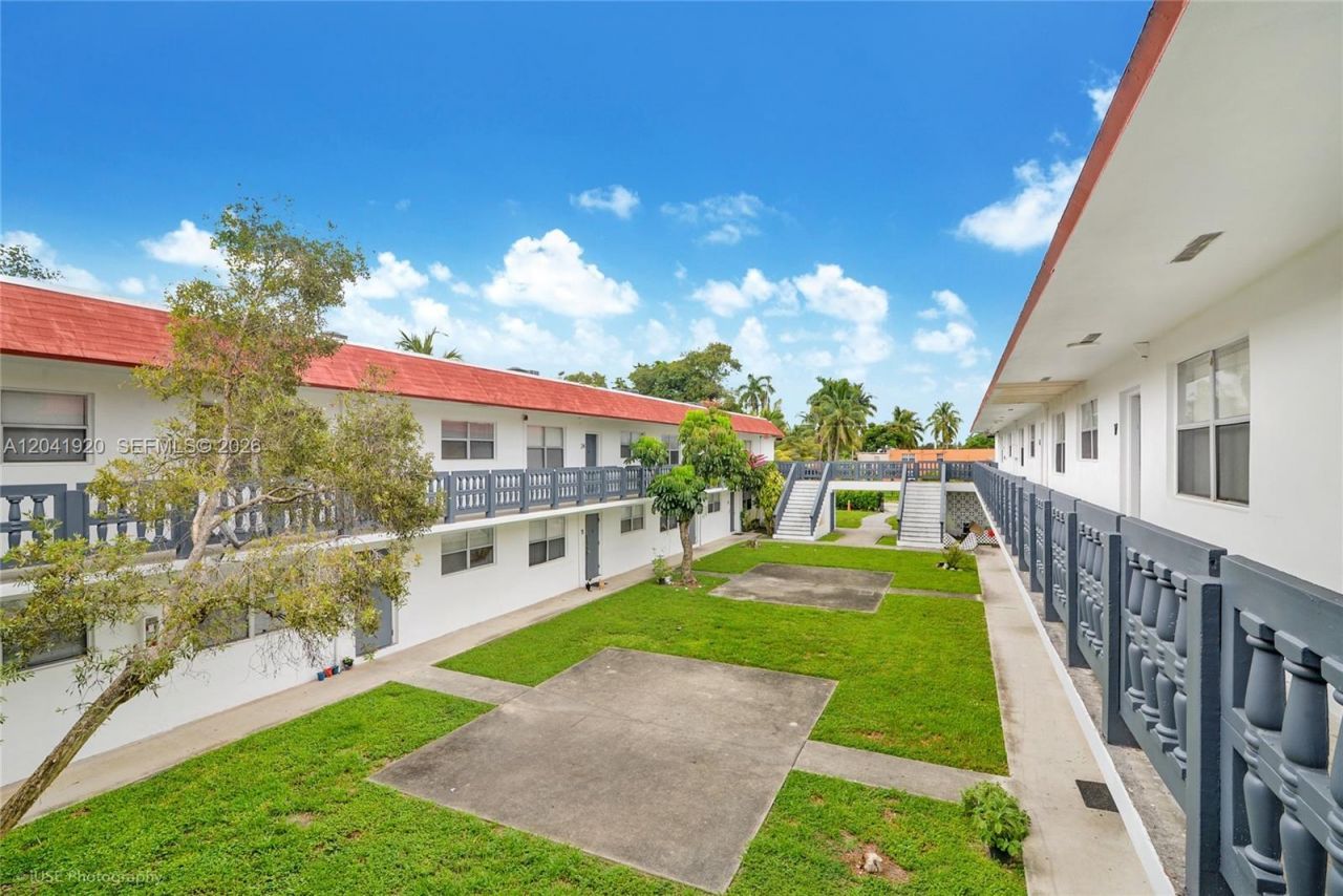 111 NW 152nd St , Unit 11, Miami, FL 33169 Photo