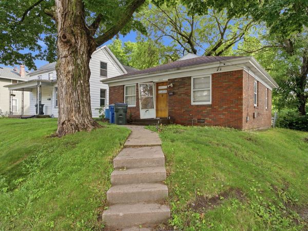 1204 CEDAR, Muscatine, IA 52761