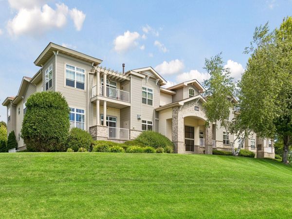 1256 County Road D E, Unit 101, Maplewood, MN 55109
