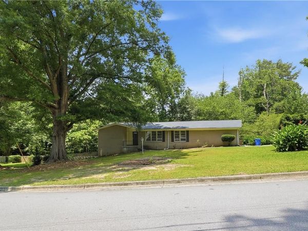 6735 Marlborough Circle S, Atlanta, GA 30349