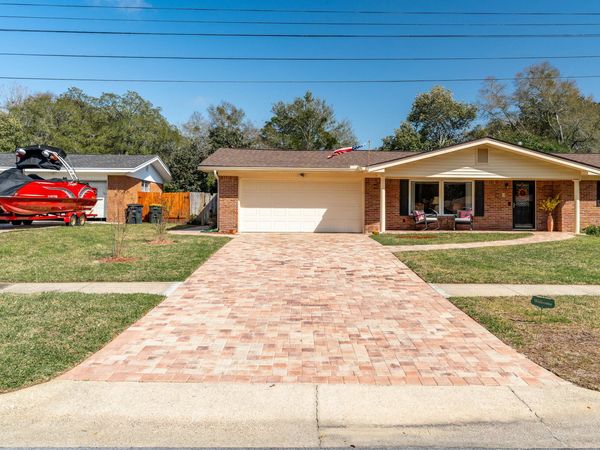 666 NE Fairway Avenue, Fort Walton Beach, FL 32547