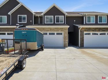 1871 Titan Place, Hickman, NE 68372