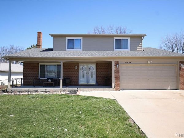 38684 Pinebrook Drive, Sterling Heights, MI 48310