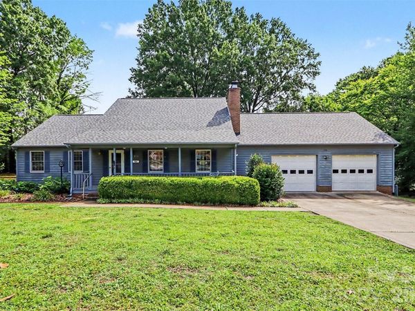124 E Catawba Avenue , Mooresville, NC 28115