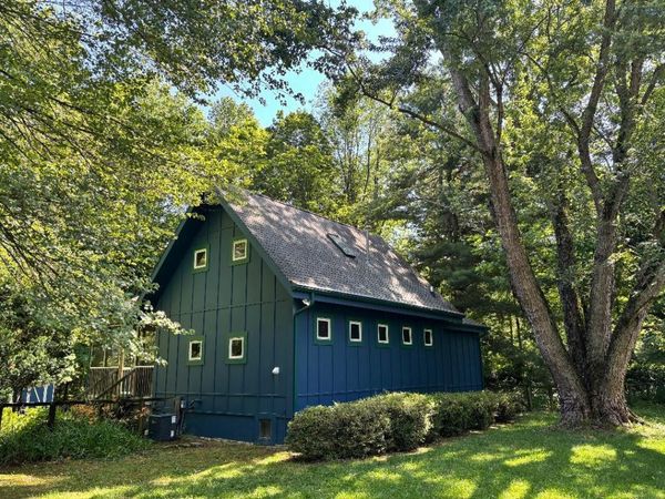 8702 W Elm Valley Road, Union Pier, MI 49129