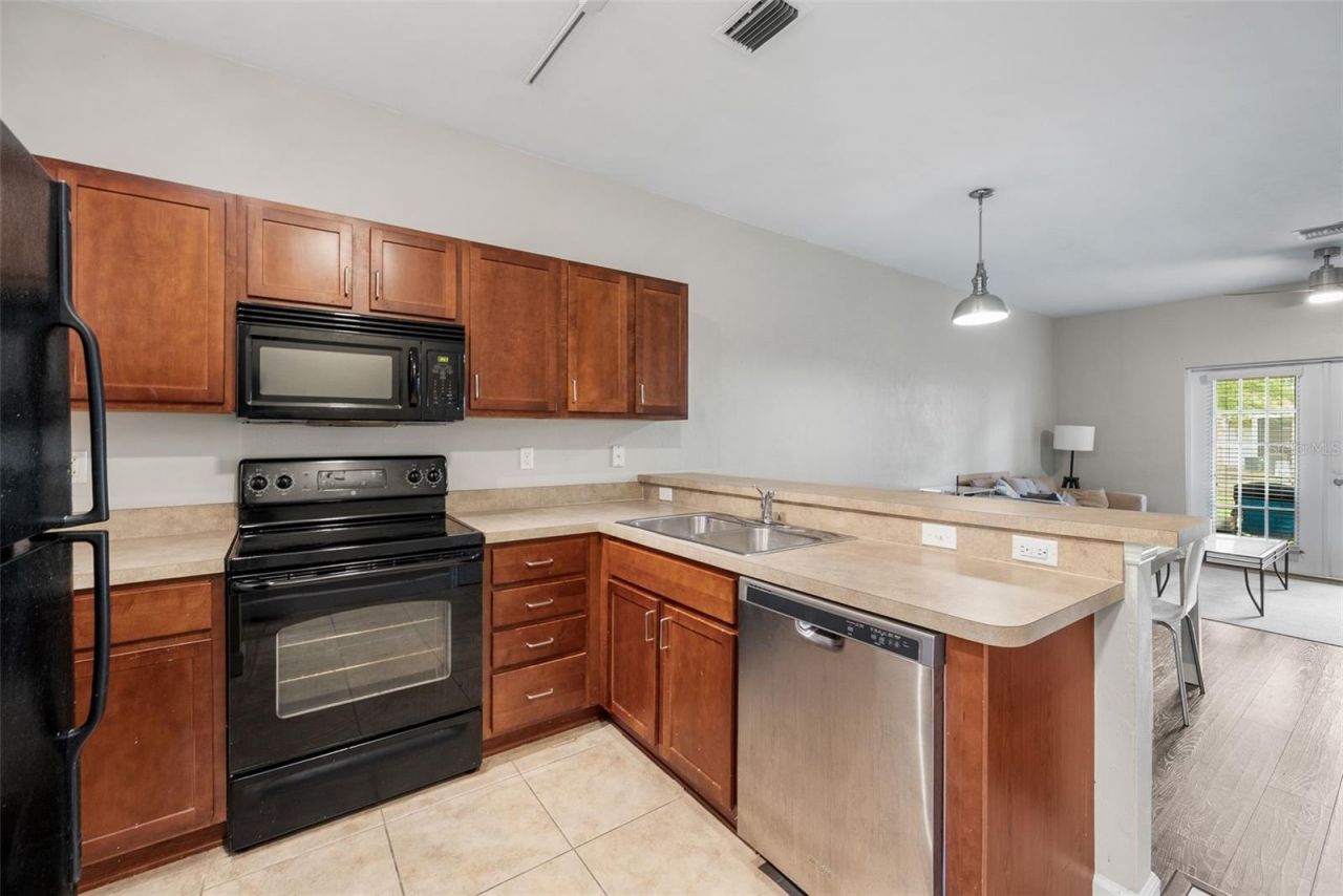 2927 SW 35th Place , Unit 113, Gainesville, FL 32608 Photo
