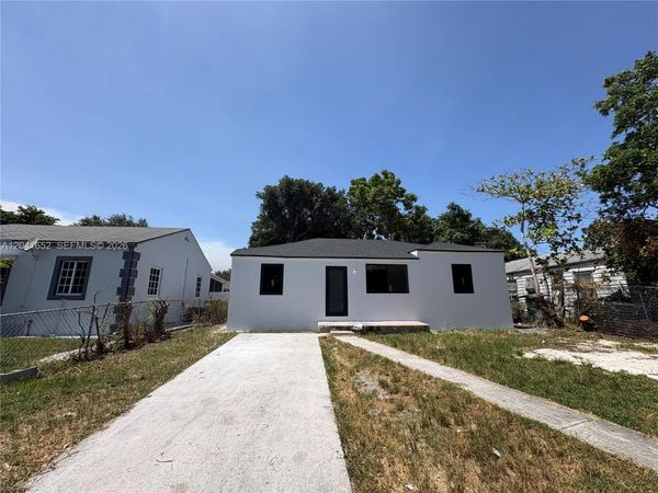 811 NW 65th St , Miami, FL 33150
