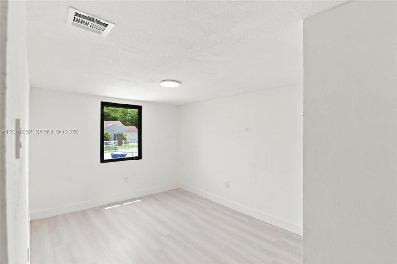 811 NW 65th St, Miami, FL 33150 Photo