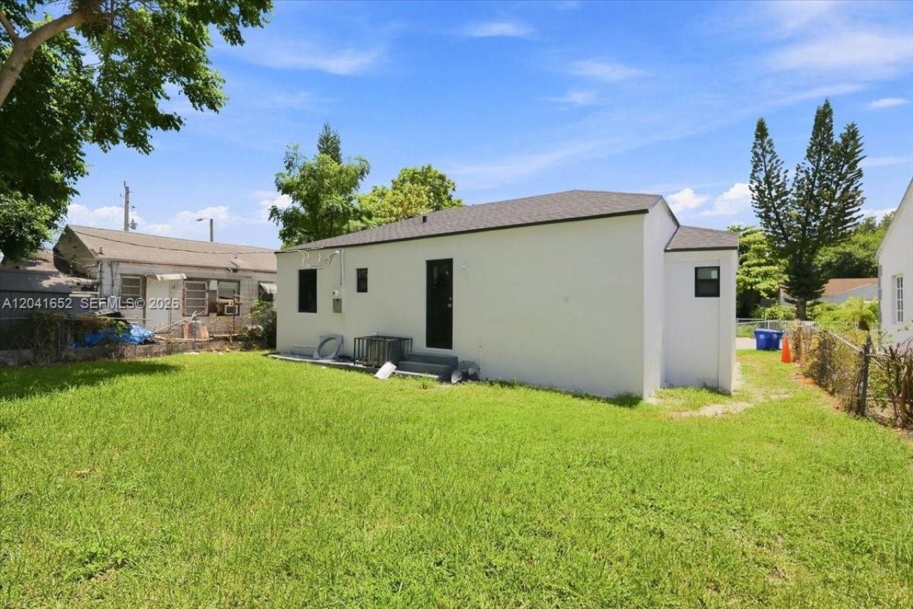 811 NW 65th St, Miami, FL 33150 Photo