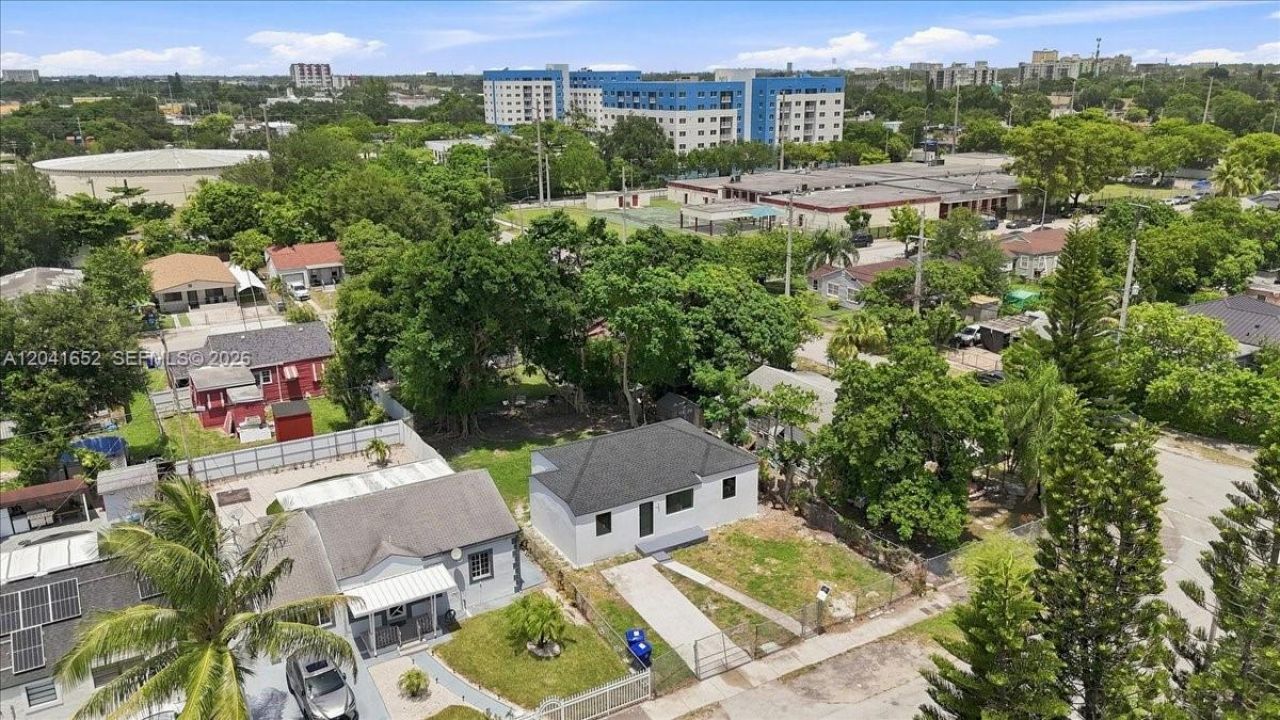 811 NW 65th St, Miami, FL 33150 Photo