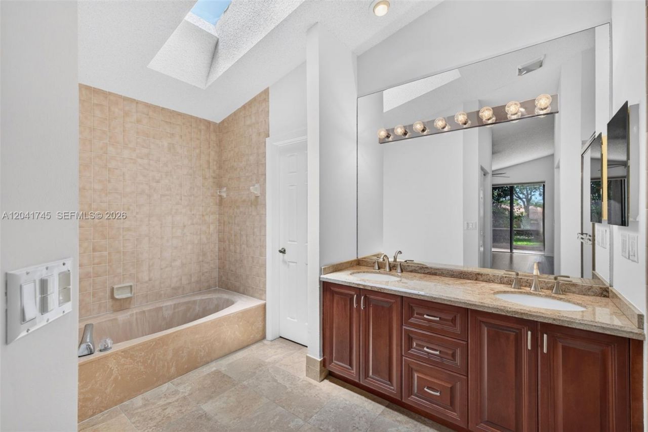 1380 NW 103rd Ter , Plantation, FL 33322 Photo