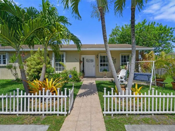 906 SW 8th Ave, Hallandale Beach, FL 33009