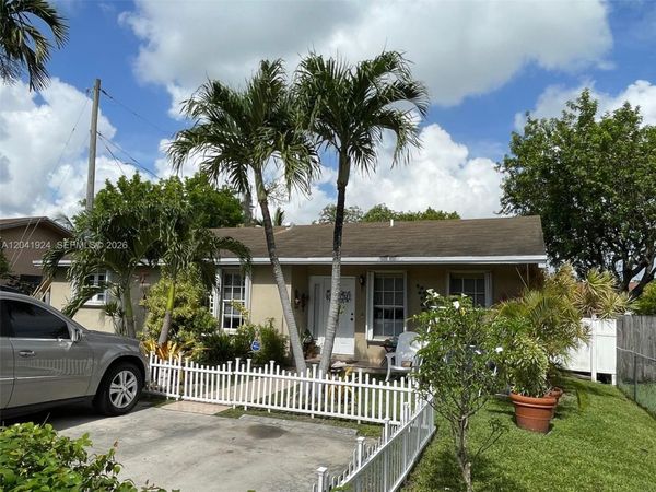 906 SW 8th Ave , Hallandale Beach, FL 33009