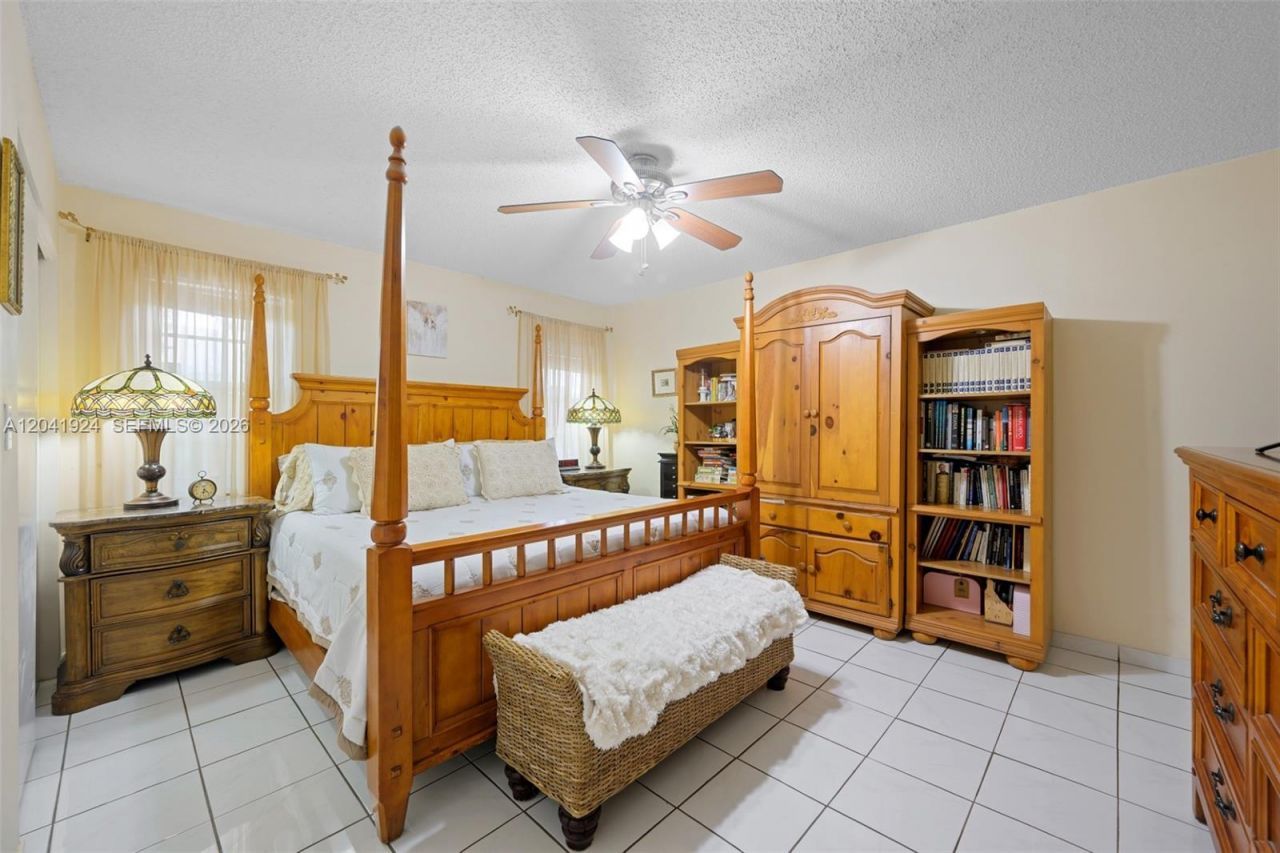 906 SW 8th Ave, Hallandale Beach, FL 33009 Photo