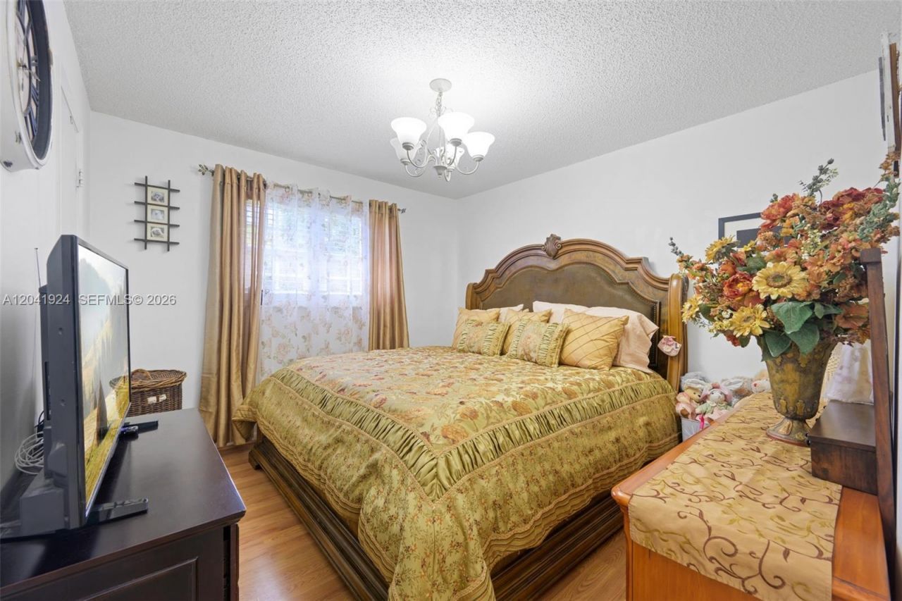 906 SW 8th Ave, Hallandale Beach, FL 33009 Photo