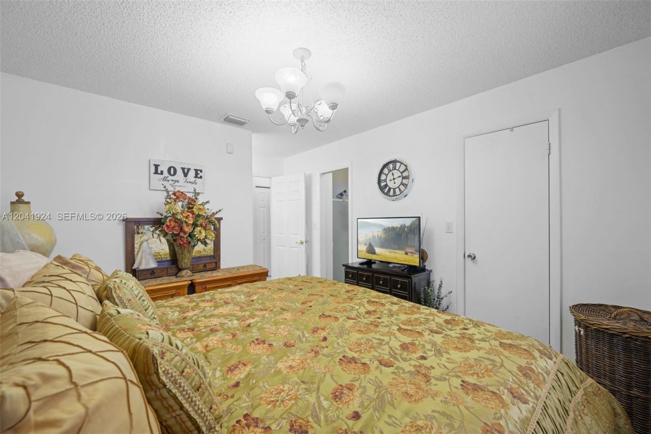 906 SW 8th Ave, Hallandale Beach, FL 33009 Photo