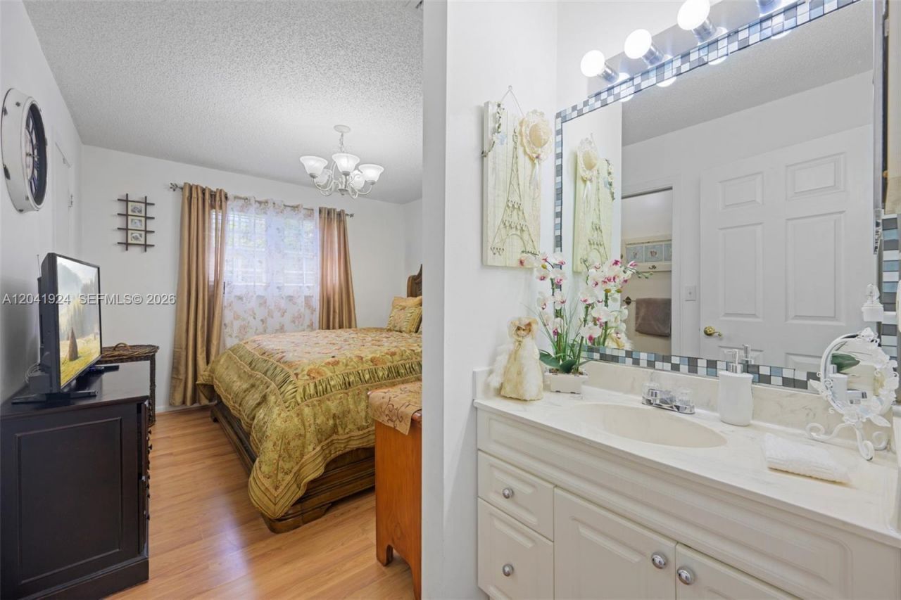 906 SW 8th Ave, Hallandale Beach, FL 33009 Photo