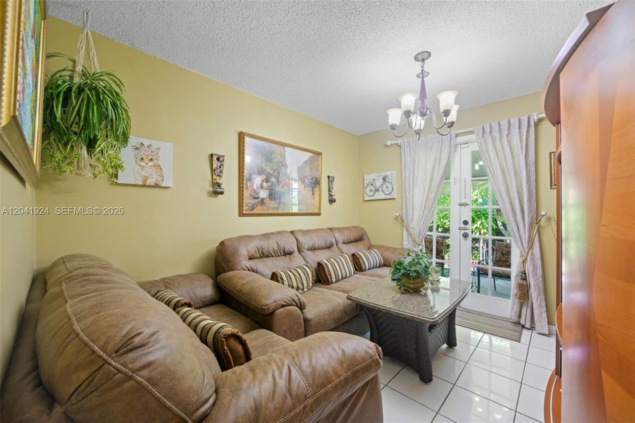 906 SW 8th Ave, Hallandale Beach, FL 33009 Photo