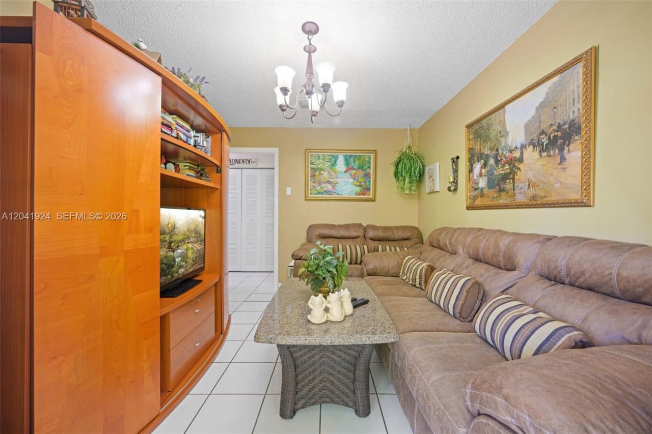 906 SW 8th Ave, Hallandale Beach, FL 33009 Photo