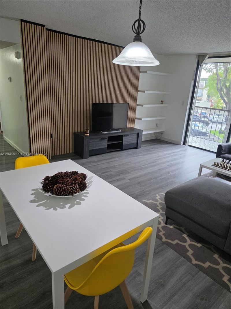 8065 SW 107th Ave, Unit 202, Miami, FL 33173 Photo