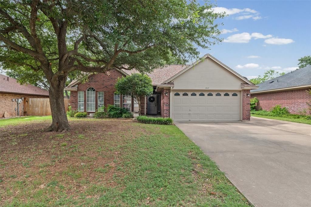 1517 Hayloft Lane, Granbury, TX 76048 Main Photo