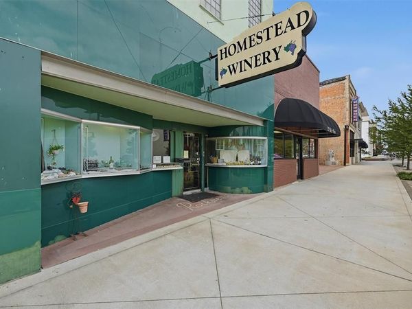 220 W Main Street , Denison, TX 75020