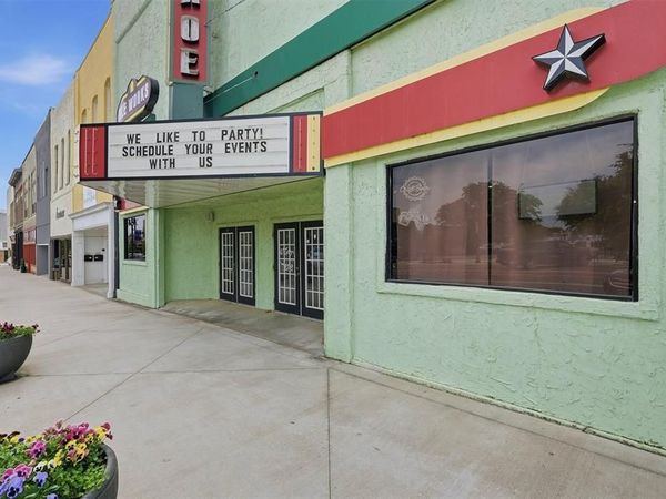 216 W Main Street , Denison, TX 75020