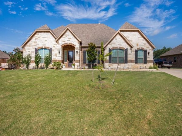 102 White Oak Drive, Krugerville, TX 76227