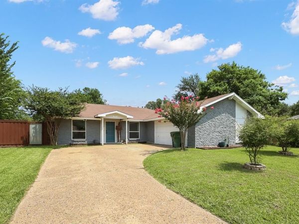 913 Heritage Circle , Garland, TX 75043