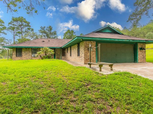 136 Redbird LN , Smithville, TX 78957