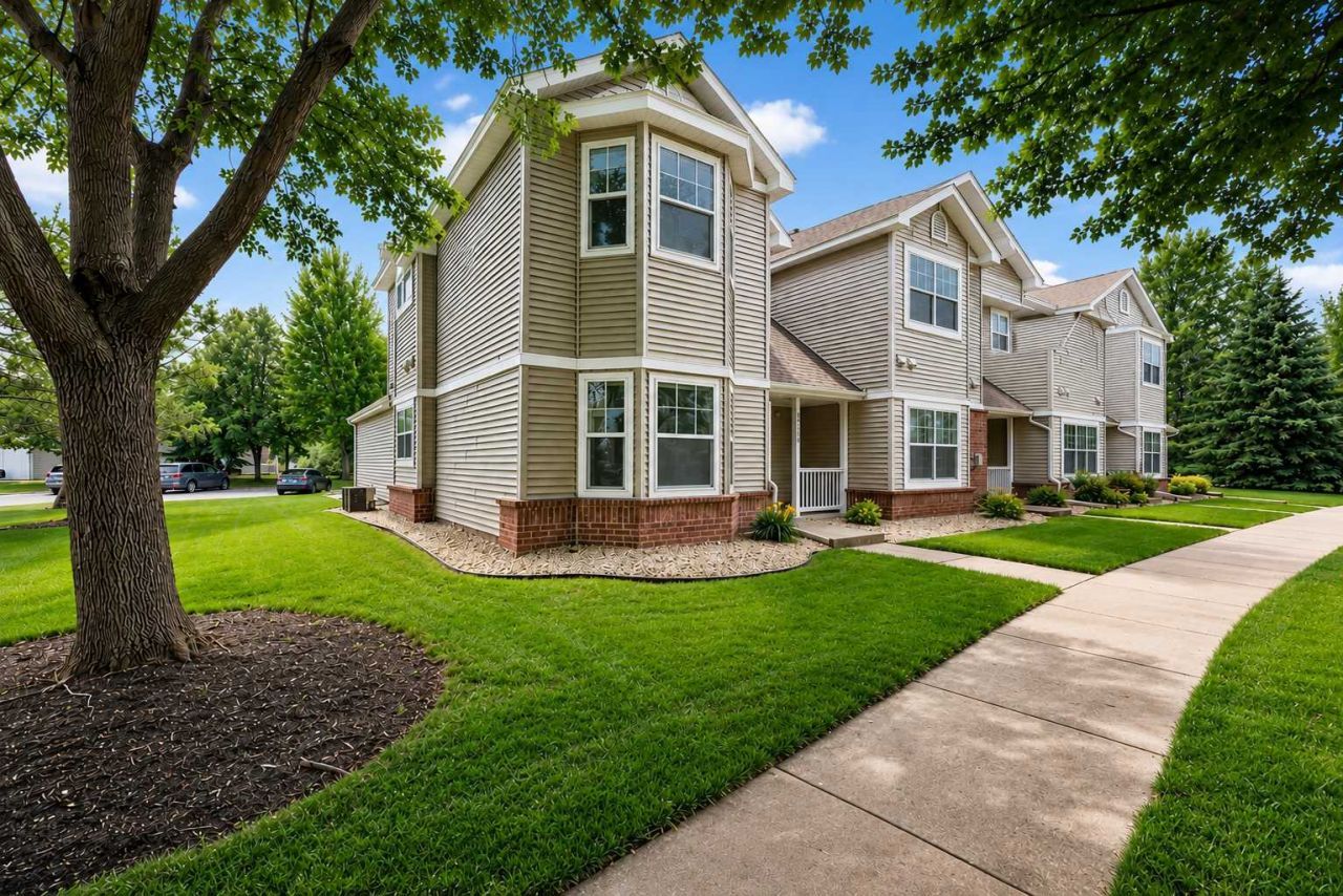 12126 Xylite Street Ne, Unit D, Blaine, MN 55449 Main Photo