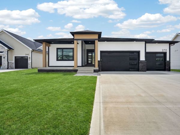 270 NW Copperleaf Court, Waukee, IA 50263