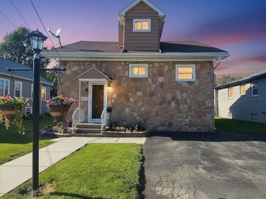 8150 W Rivershore Drive, Niagara Falls, NY 14304