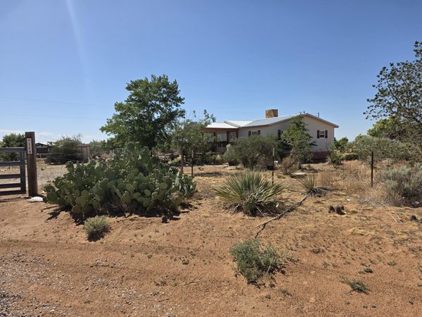 149 Manzano View Road , Los Lunas, NM 87031