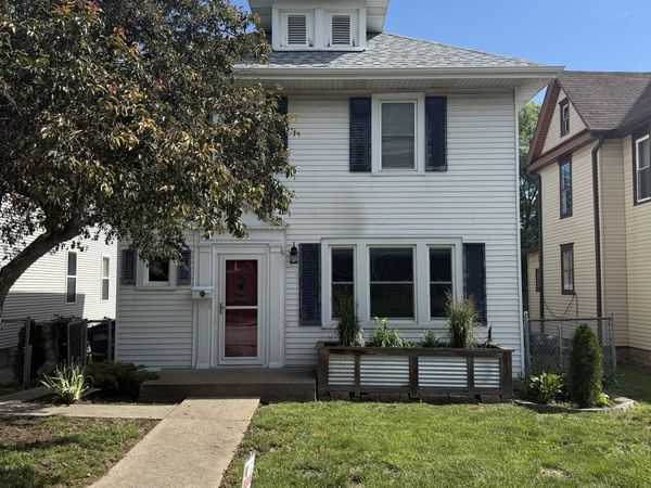 1935 University Avenue, Dubuque, IA 52001