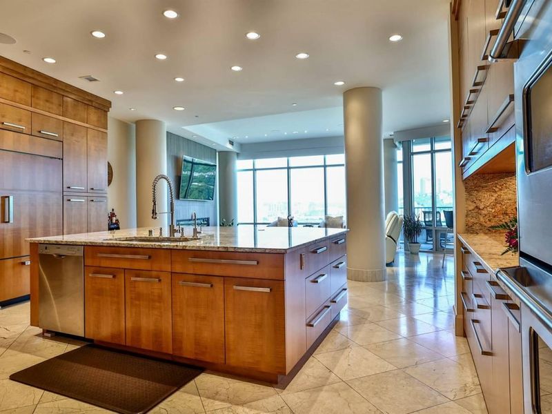 400 Riverboat Row, Unit 1703, Newport, KY 41071 Photo 12