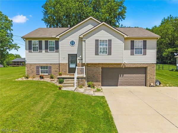6055 Apple Street , Louisville, OH 44641