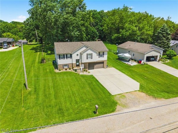 6055 Apple Street , Louisville, OH 44641