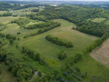 Briggle Avenue SW, East Sparta, OH 44626