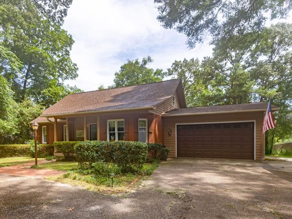 114 Beaver, Hattiesburg, MS 39402
