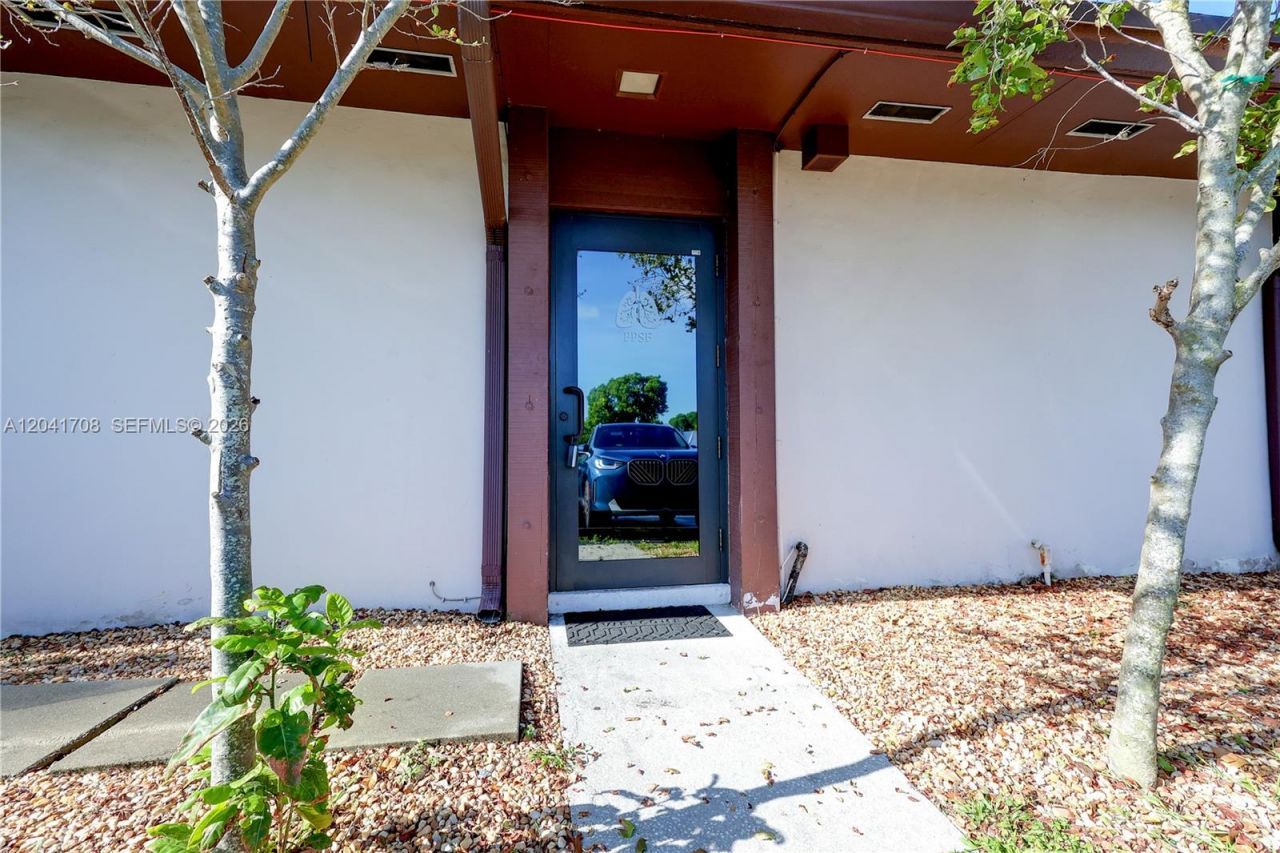8525 SW 92nd St , Unit 11B, Miami, FL 33156 Photo