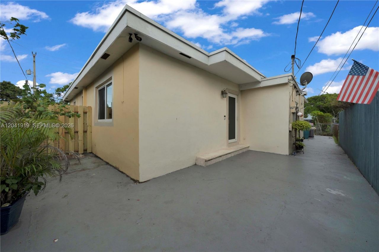1701 NW 37th Ave, Unit B, Miami, FL 33125 Photo