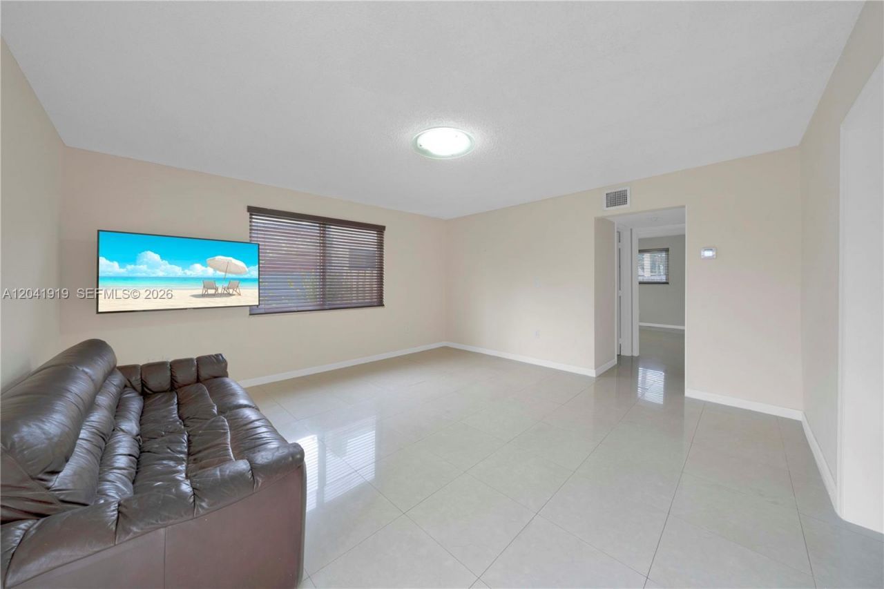 1701 NW 37th Ave, Unit B, Miami, FL 33125 Photo
