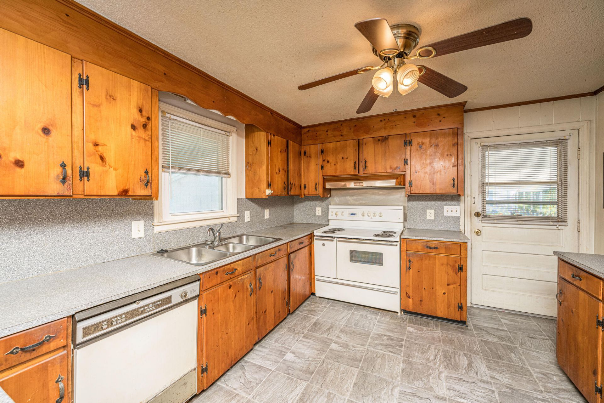 107 Wilmer Avenue Photo 17