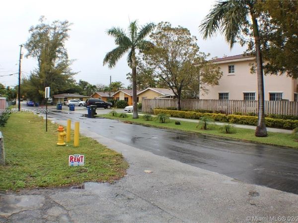 719 SW 7th Street, Unit 2, Hallandale Beach, FL 33009