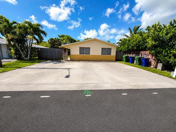 719 SW 7th Street, Unit 2, Hallandale Beach, FL 33009