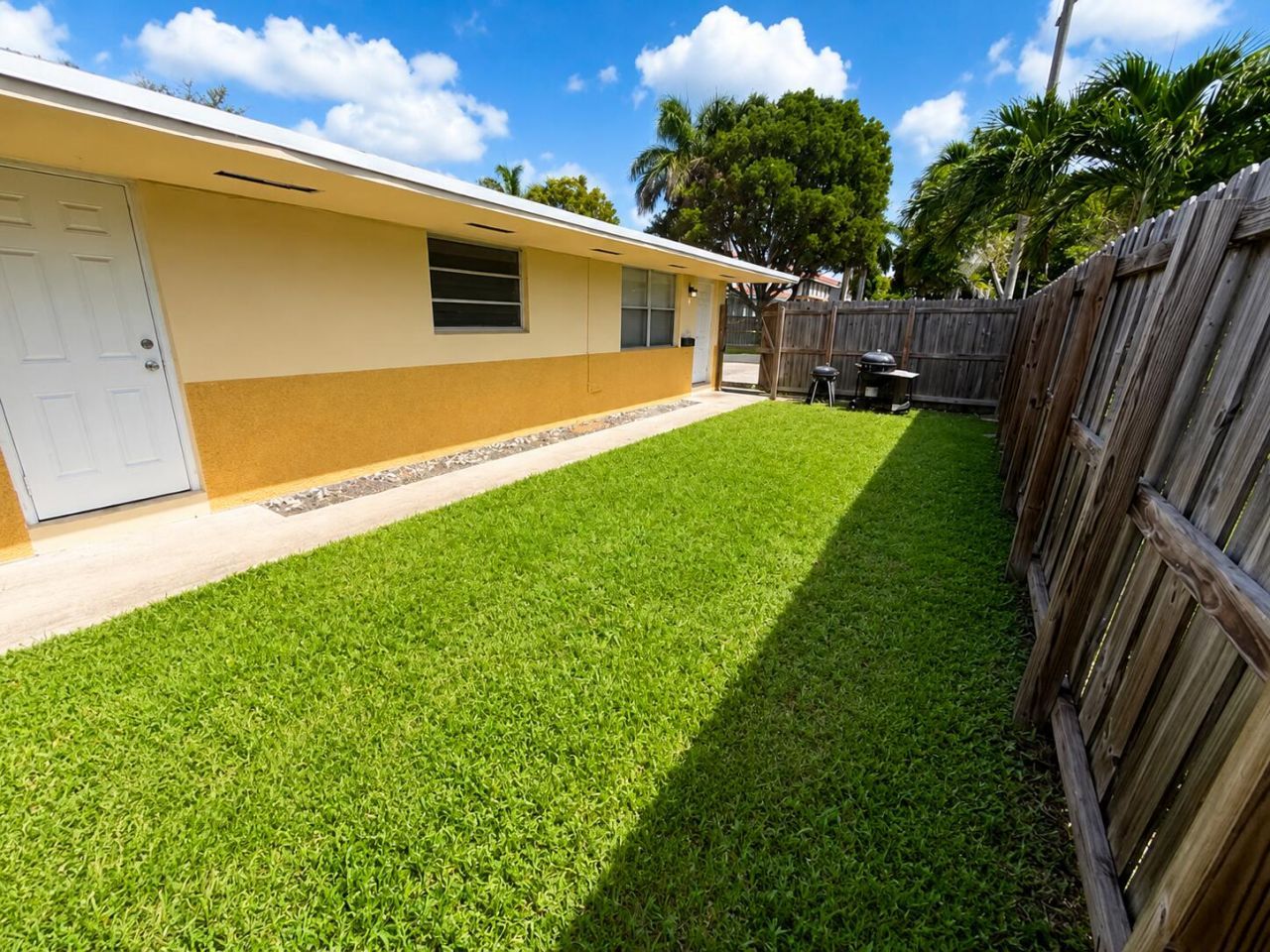 719 SW 7th Street, Unit 2, Hallandale Beach, FL 33009 Photo