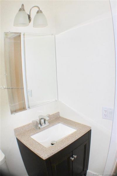 719 SW 7th Street, Unit 2, Hallandale Beach, FL 33009 Photo
